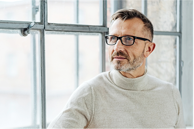 A man wearing multi-focus reading glasses